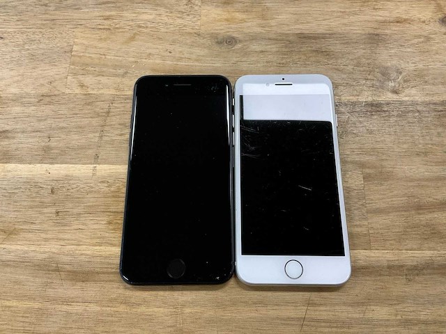 Apple iphone 7 32gb & iphone 8 64gb (2x) - afbeelding 1 van  2