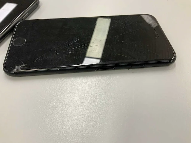 Apple iphone 8 64gb space gray + iphone 7 128gb black - afbeelding 2 van  3