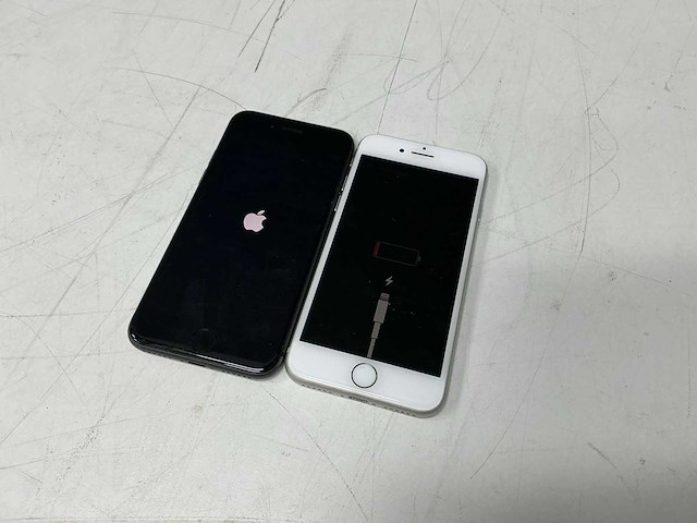 Apple iphone 8 mobiele telefoon 4,7 inch (2x) - afbeelding 1 van  8