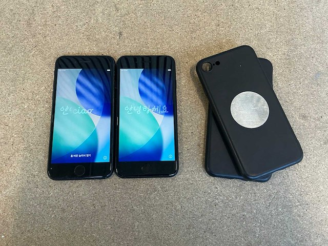 Apple iphone se (2022, 64gb) mobiele telefoon (2x) - afbeelding 1 van  5