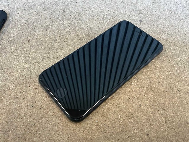 Apple iphone se (2022, 64gb) mobiele telefoon - afbeelding 3 van  4