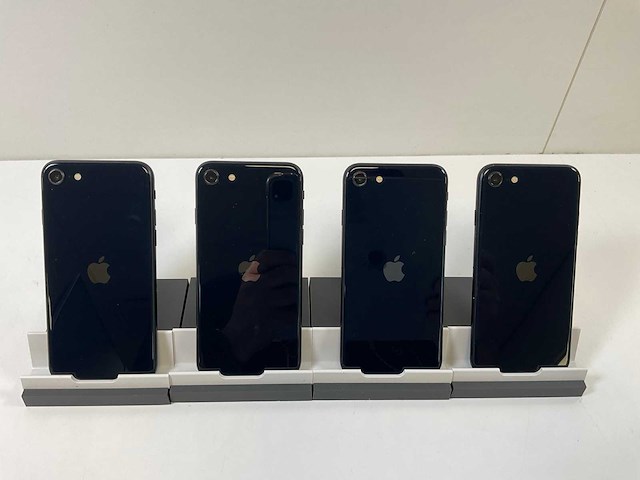 Apple iphone se 3rd gen - 64 gb - midnight (4x) - afbeelding 5 van  5