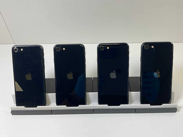 Apple iphone se 3rd gen - 64 gb - midnight (4x) - afbeelding 4 van  4