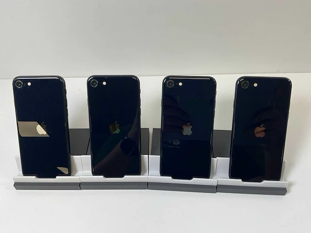 Apple iphone se 3rd gen - 64 gb - midnight (4x) - afbeelding 5 van  7