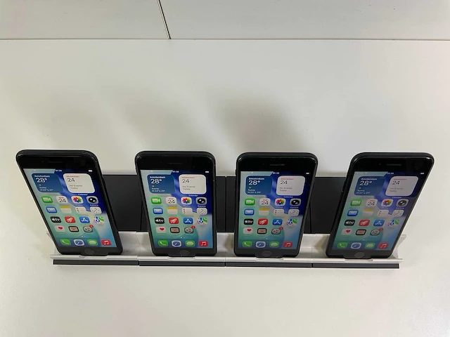 Apple iphone se 3rd gen - 64 gb - midnight (4x) - afbeelding 2 van  5