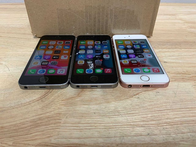 Apple iphone se | a1723 mobiele telefoon (24x) - afbeelding 4 van  9
