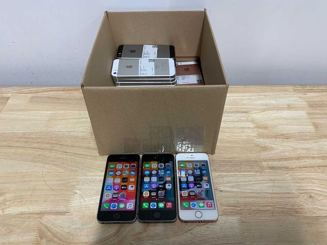 Apple iphone se | a1723 mobiele telefoon (27x) - afbeelding 1 van  16