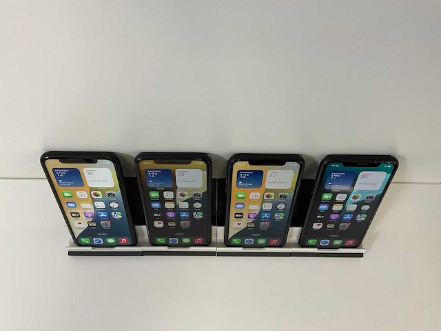 Apple iphone xr - 64 gb - black (4x) - afbeelding 2 van  5