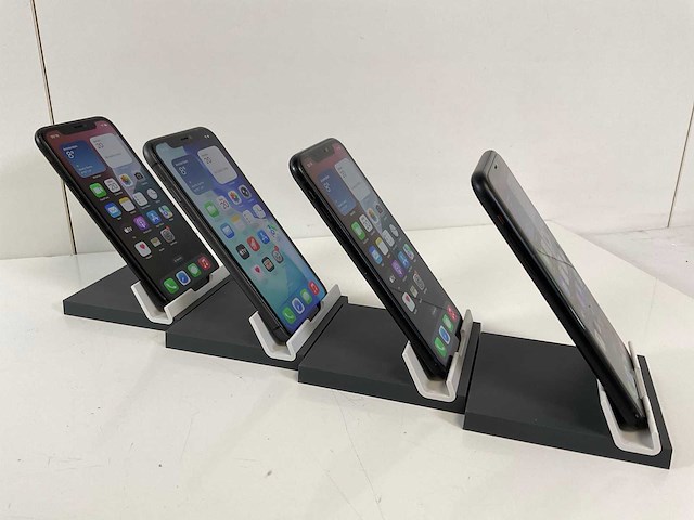 Apple iphone xr - 64 gb - black (4x) - afbeelding 2 van  3