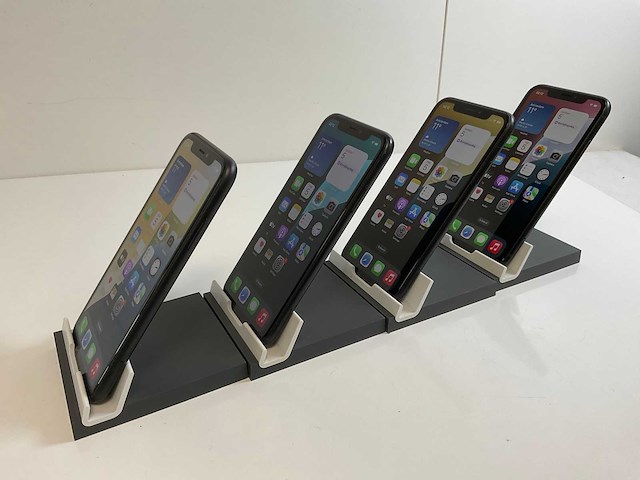 Apple iphone xr - 64 gb - black (4x) - afbeelding 4 van  5