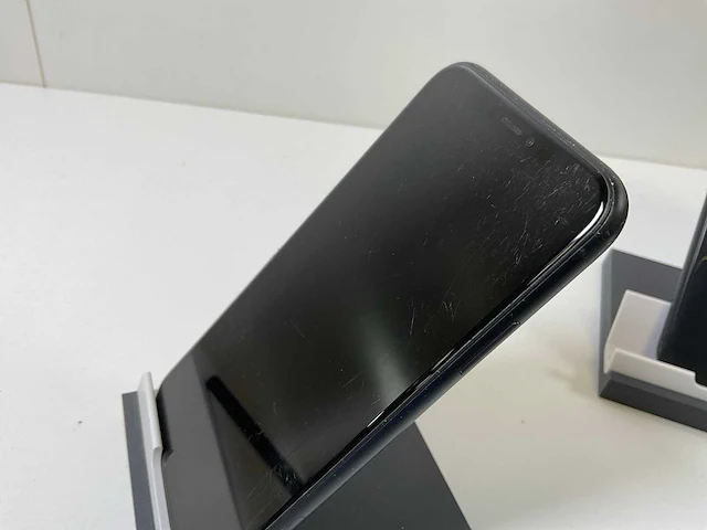 Apple iphone xr - 64 gb - black (4x) - afbeelding 4 van  5