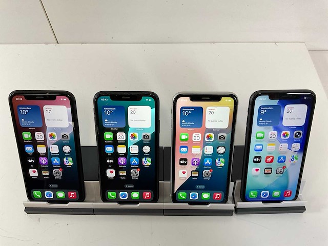 Apple iphone xr - 64 gb - black / white (4x) - afbeelding 1 van  5