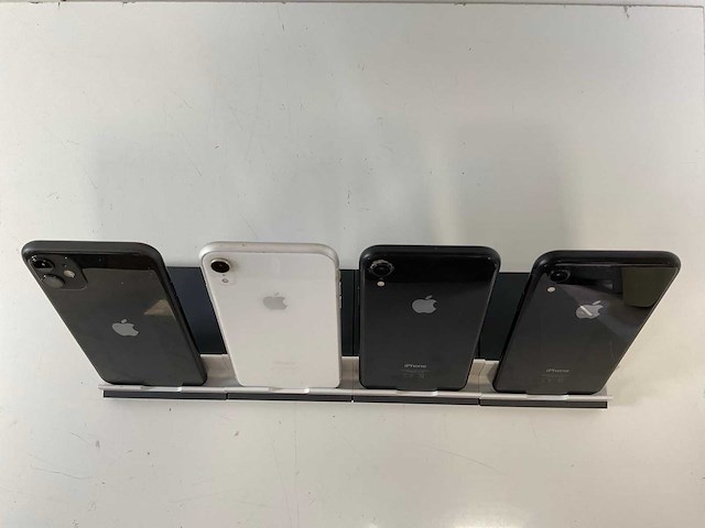 Apple iphone xr - 64 gb - black / white (4x) - afbeelding 5 van  5