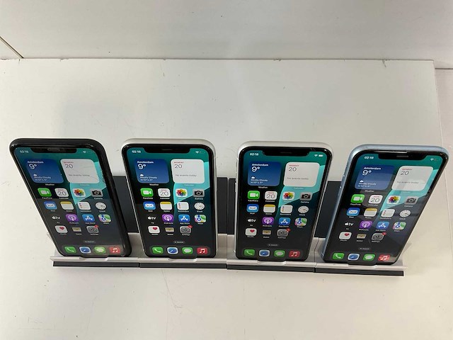 Apple iphone xr - 64 gb - black / white / light blue (4x) - afbeelding 2 van  5