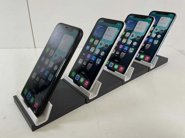 Apple iphone xr - 64 gb - black / white / light blue (4x) - afbeelding 3 van  5