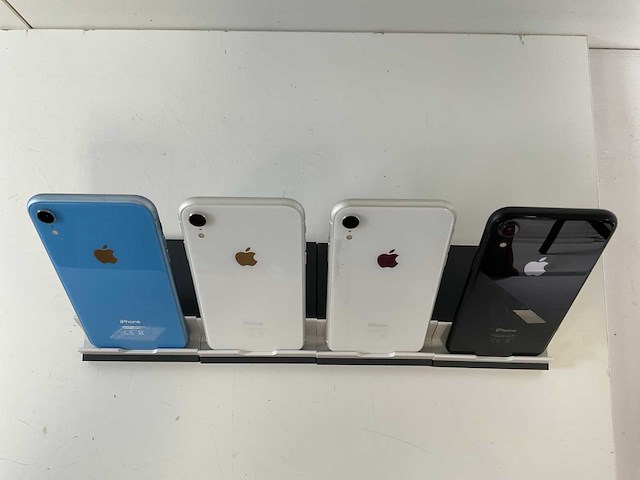 Apple iphone xr - 64 gb - black / white / light blue (4x) - afbeelding 5 van  5