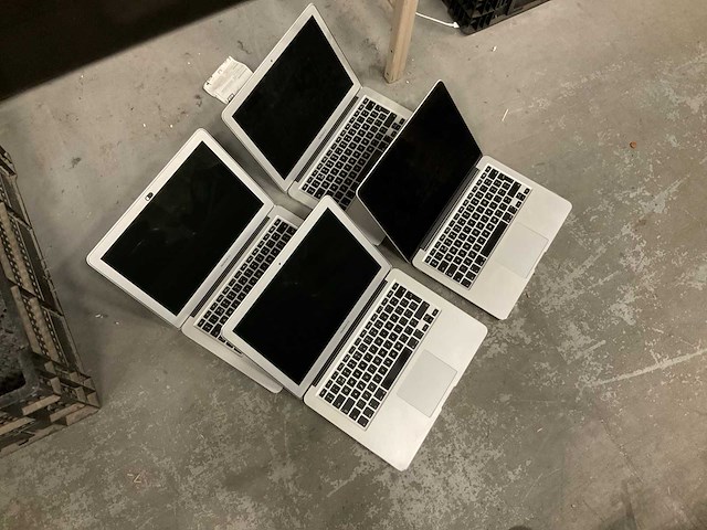 Apple laptops (4x) - afbeelding 1 van  4