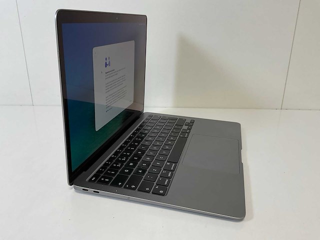 Apple macbook air 13”, apple m1, 16 gb ram, 251 gb nvme laptop - afbeelding 2 van  7
