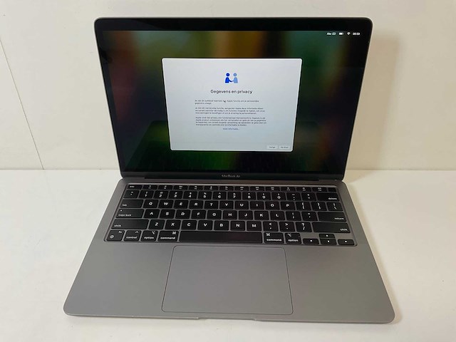 Apple macbook air 13”, apple m1, 8 gb ram, 121 gb nvme laptop - afbeelding 1 van  7
