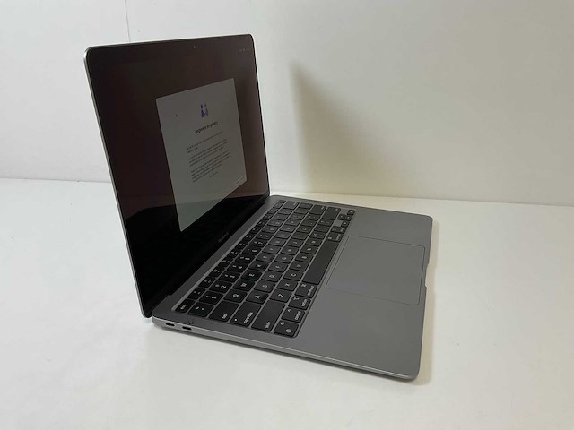 Apple macbook air 13”, apple m1, 8 gb ram, 121 gb nvme laptop - afbeelding 2 van  8