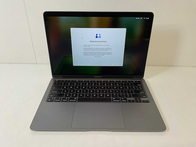 Apple macbook air 13”, apple m1, 8 gb ram, 121 gb nvme laptop - afbeelding 1 van  7