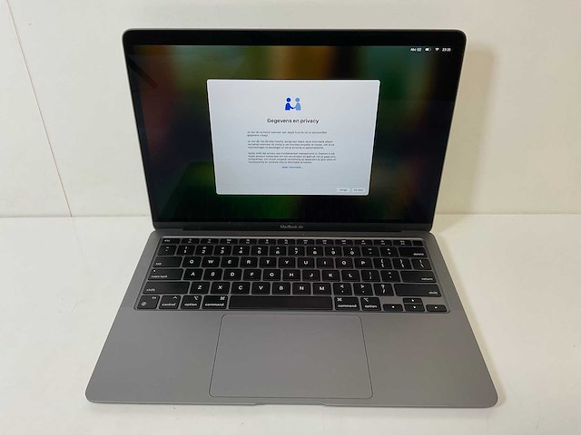 Apple macbook air 13”, apple m1, 8 gb ram, 121 gb nvme laptop - afbeelding 1 van  7