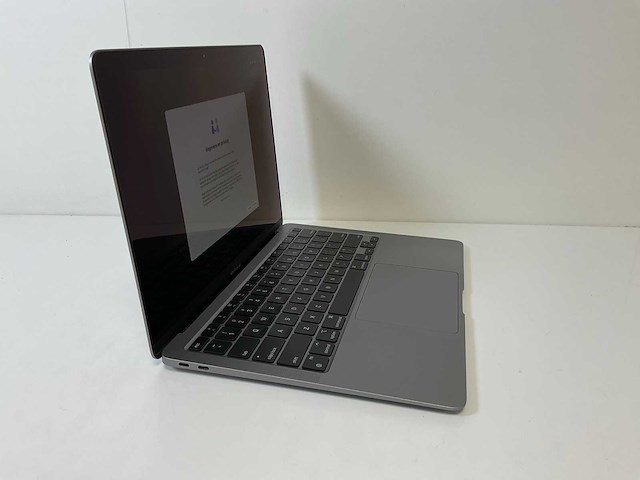 Apple macbook air 13”, apple m1, 8 gb ram, 121 gb nvme laptop - afbeelding 2 van  7