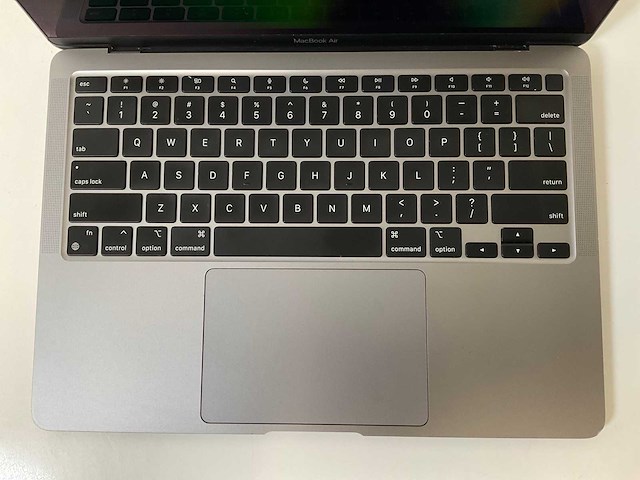 Apple macbook air 13”, apple m1, 8 gb ram, 121 gb nvme laptop - afbeelding 4 van  7
