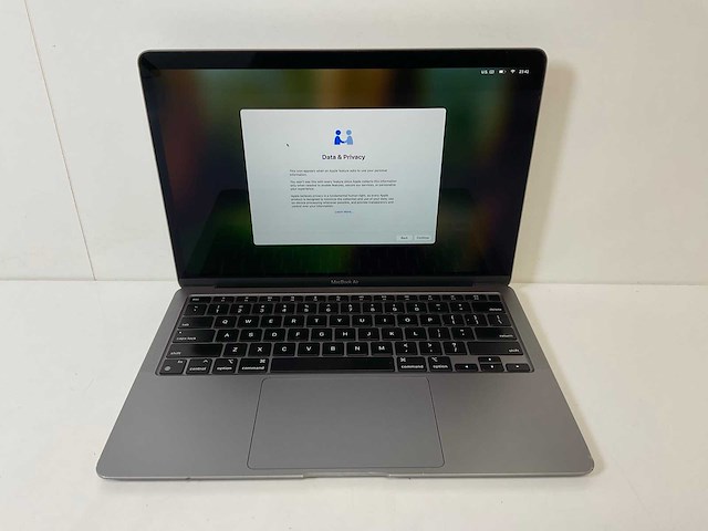 Apple macbook air 13”, apple m1, 8 gb ram, 121 gb nvme laptop - afbeelding 1 van  8