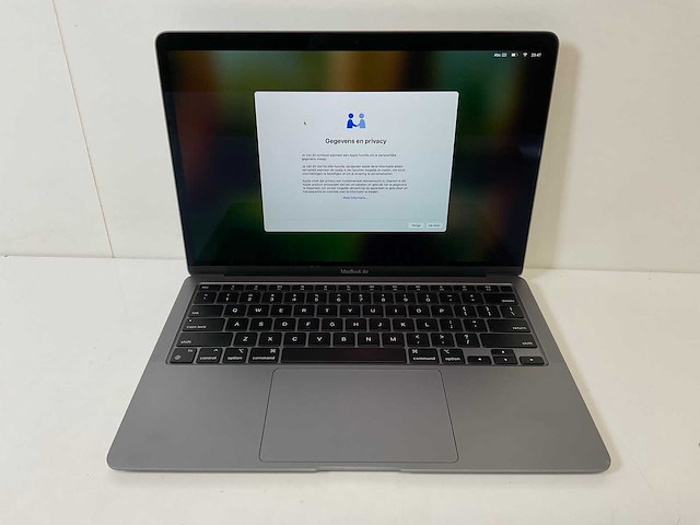 Apple macbook air 13”, apple m1, 8 gb ram, 121 gb nvme laptop - afbeelding 1 van  7
