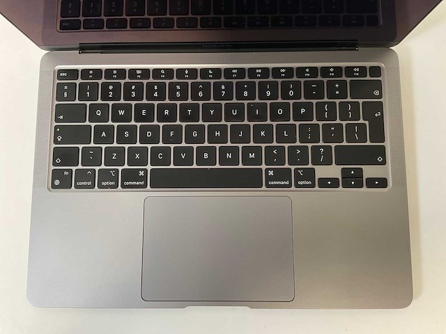 Apple macbook air 13”, apple m1, 8 gb ram, 251 gb nvme laptop - afbeelding 4 van  7