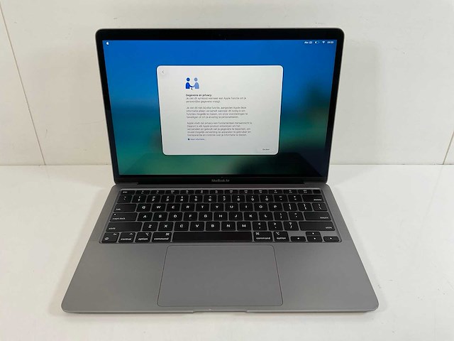 Apple macbook air 13”, apple m1, 8 gb ram, 251 gb nvme laptop - afbeelding 1 van  5