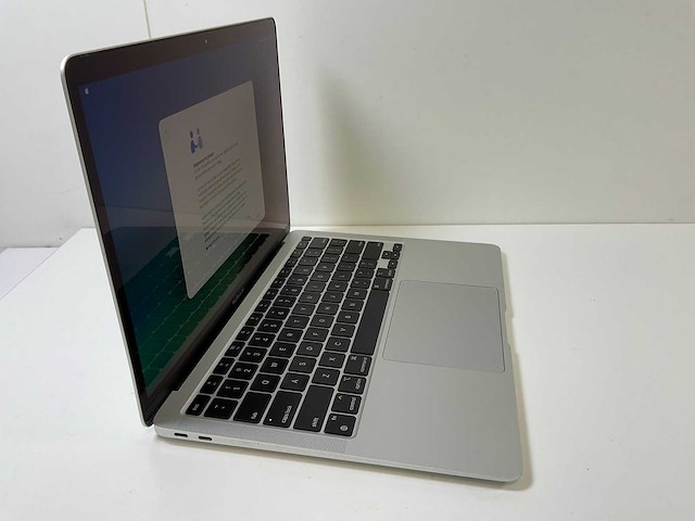 Apple macbook air 13”, apple m1, 8 gb ram, 251 gb nvme laptop - afbeelding 2 van  7