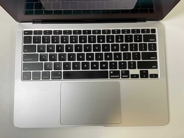 Apple macbook air 13”, apple m1, 8 gb ram, 251 gb nvme laptop - afbeelding 2 van  5