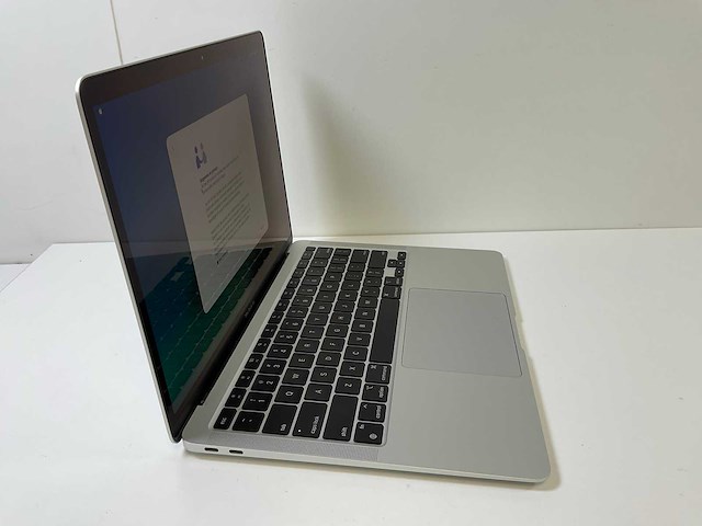 Apple macbook air 13”, apple m1, 8 gb ram, 251 gb nvme laptop - afbeelding 2 van  7