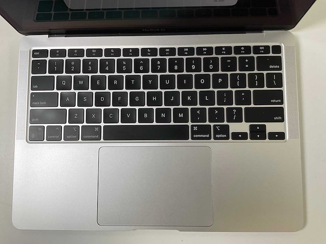 Apple macbook air 13”, apple m1, 8 gb ram, 251 gb nvme laptop - afbeelding 4 van  7