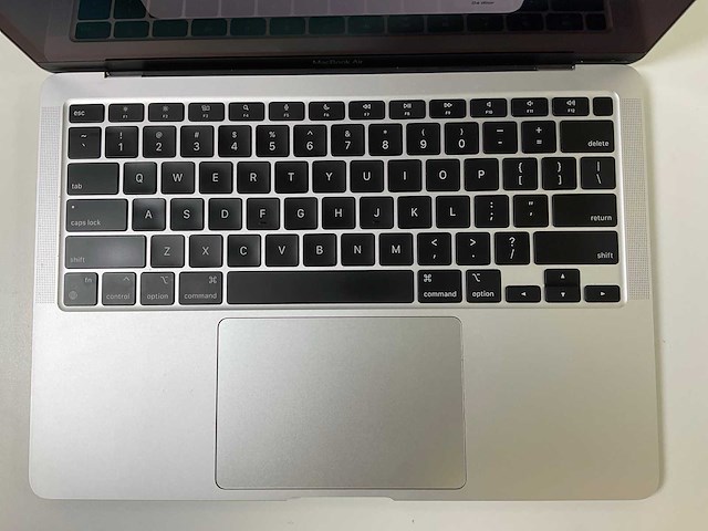 Apple macbook air 13”, apple m1, 8 gb ram, 251 gb nvme laptop - afbeelding 4 van  7