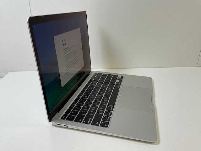 Apple macbook air 13”, apple m1, 8 gb ram, 251 gb nvme laptop - afbeelding 2 van  8