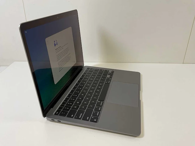 Apple macbook air 13”, apple m1, 8 gb ram, 251 gb nvme laptop - afbeelding 2 van  7