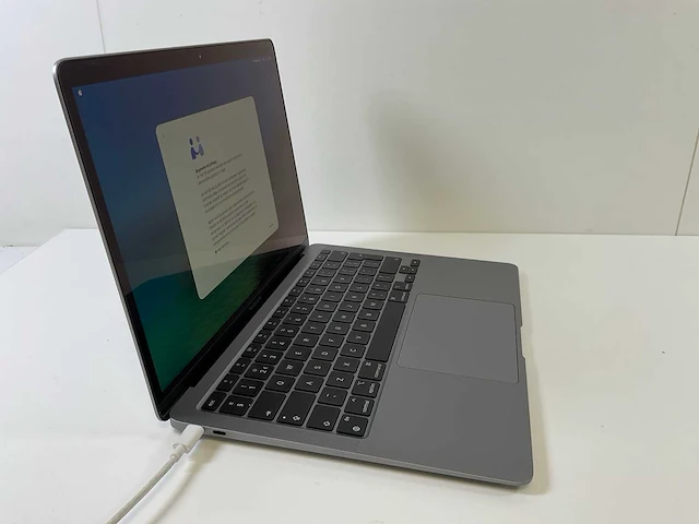 Apple macbook air 13”, apple m1, 8 gb ram, 251 gb nvme laptop - afbeelding 2 van  7
