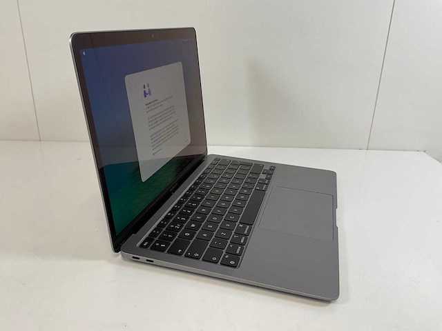 Apple macbook air 13”, apple m1, 8 gb ram, 256 gb nvme laptop - afbeelding 2 van  4