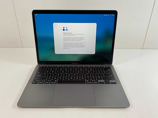 Apple macbook air 13”, apple m1, 8 gb ram, 256 gb nvme laptop - afbeelding 1 van  8
