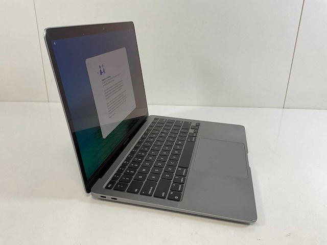 Apple macbook air 13”, apple m1, 8 gb ram, 256 gb nvme laptop - afbeelding 2 van  8