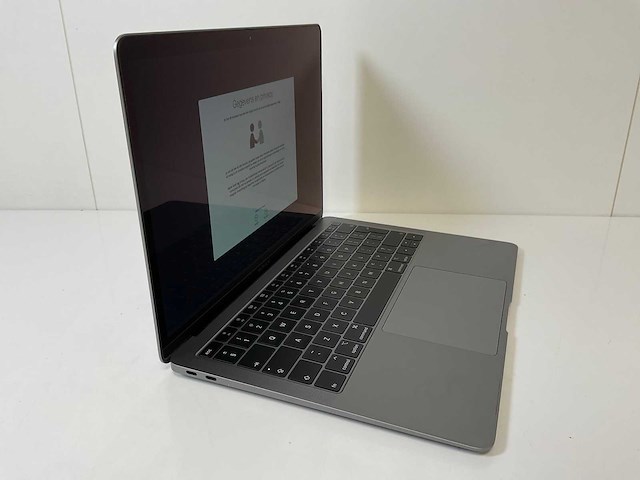 Apple macbook air 13”, core(tm) i5 8th gen, 16 gb, 251 gb nvme laptop - afbeelding 2 van  7