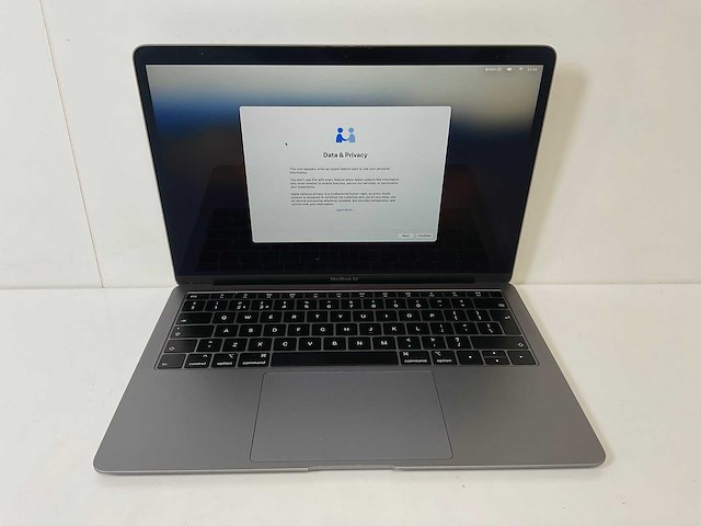 Apple macbook air 13”, dual-core intel i5, 8 gb ram, 251 gb nvme laptop - afbeelding 1 van  5