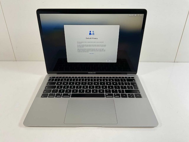 Apple macbook air 13”, dualcore i5, 8 gb ram, 256 gb nvme laptop - afbeelding 1 van  7