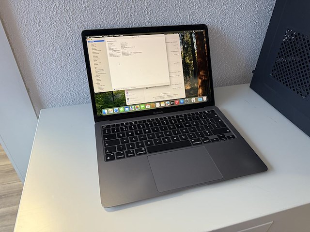 Apple macbook air 13 inch model a2337 emc 3698. werkgeheugen 16 gb - afbeelding 1 van  5