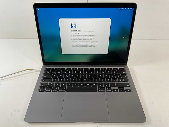 Apple macbook air 13.3”, apple m1, 16 gb ram, 251 gb nvme laptop - afbeelding 1 van  8