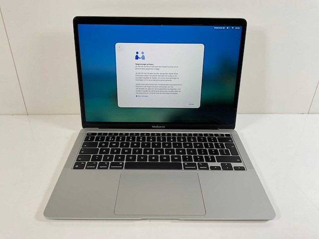 Apple macbook air 13.3”, apple m1, 16 gb ram, 256 gb nvme laptop - afbeelding 1 van  4