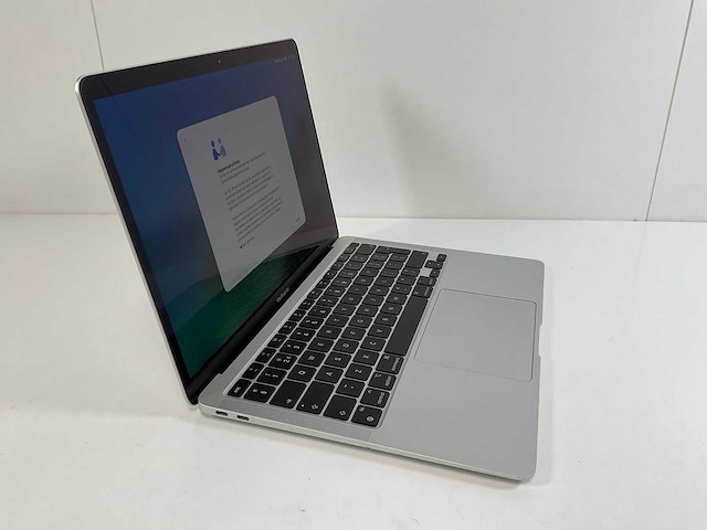 Apple macbook air 13.3”, apple m1, 16 gb ram, 256 gb nvme laptop - afbeelding 2 van  4
